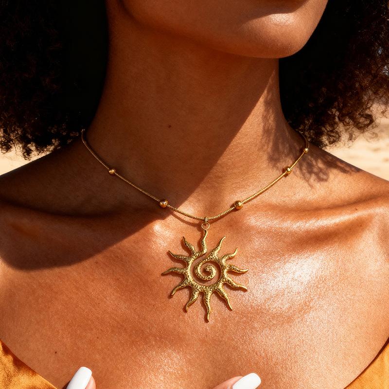 Light Luxury High-end Spiral Sun Clavicle Chain Women European New Niche Pattern Daily Dating Party Fashion Neck Accessory Gift