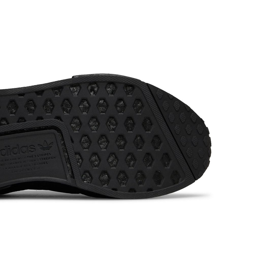 adidas NMD_R1 'Стеганый Черный' (унисекс) Повседневная обувь Core Black / Core Black / Core Black FV1731