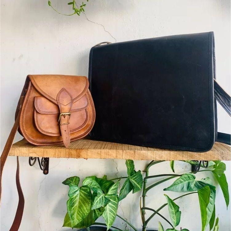 Мужская сумка-мессенджер из козьей кожи ручной работы, черная сумка для ноутбука  ( Бесплатная подарочная сумка-слинг коричневого цвета размером 9 x 7 x 3 дюйма )