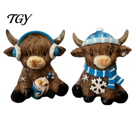 Animal Shape Ornament Winter Highland Cow Resin Figurine, Cattle Statue for Desk Decor, Home Office