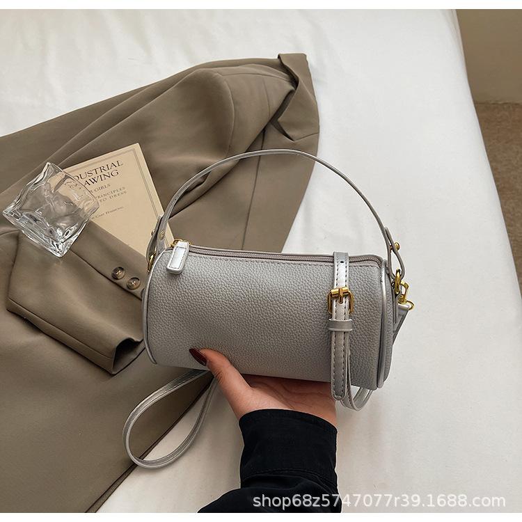 Premium sense hand carry fashion pillow bag women's 2025 spring new simple shoulder bag commuter shoulder messenger bag