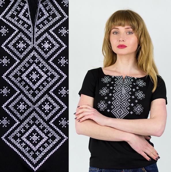 Женская футболка с вышитым орнаментом