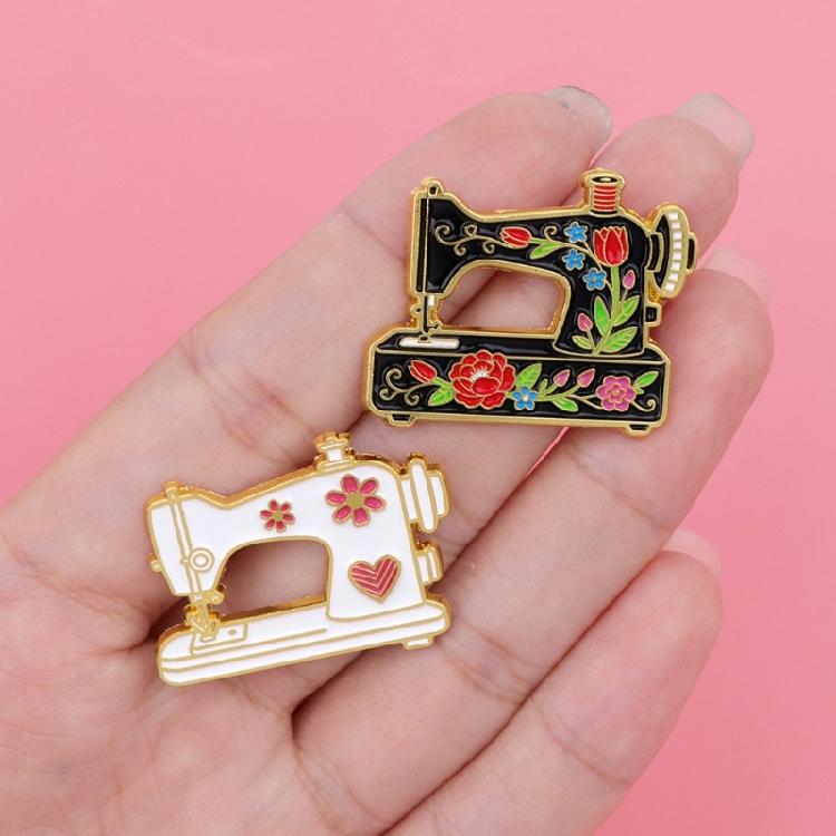 Мультяшная брошь в виде швейной машинки, конструкция из цинкового сплава, модное украшение, аксессуар для надежного крепления