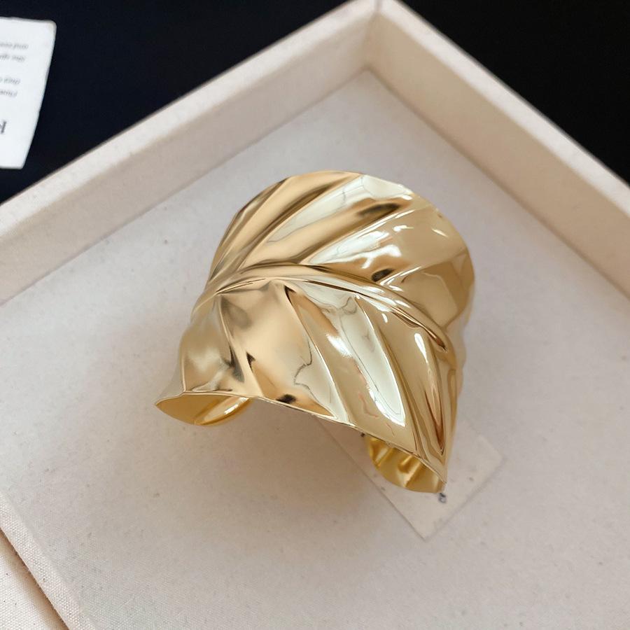 Металлический браслет-манжета с неровной волнистой текстурой: Универсальные модные украшения для женщин