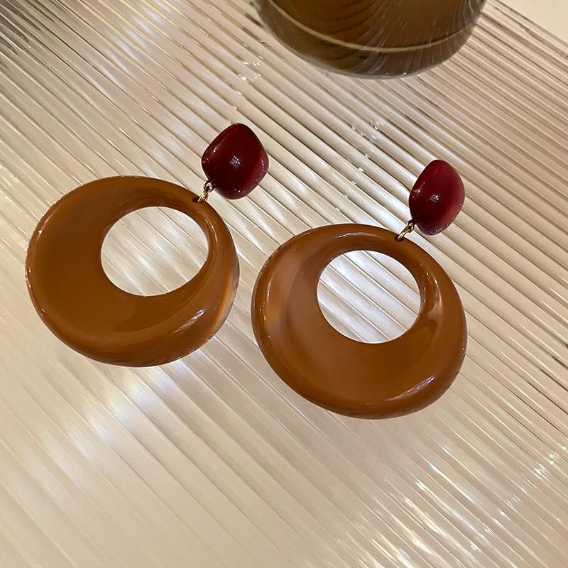 Maillard Coffee Retro Heart Hong Kong Style Versatile Stud Earrings - Niche Fashion Design