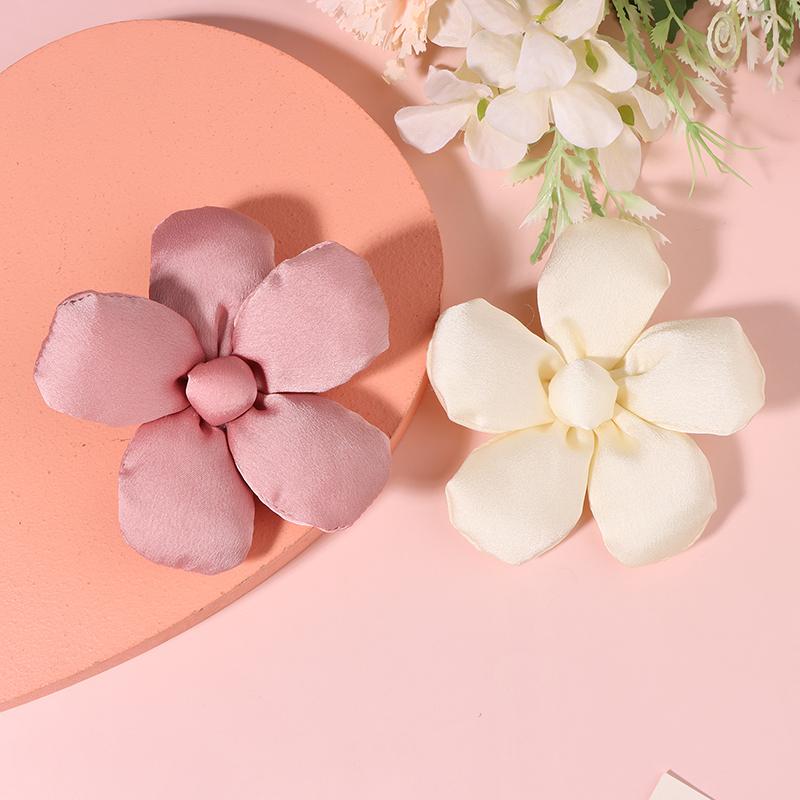 Corsage Brooch Cute Japanese Flower Design Sense Niche Pin Suit Shirt Female Sun Flower Neckline Decoration
