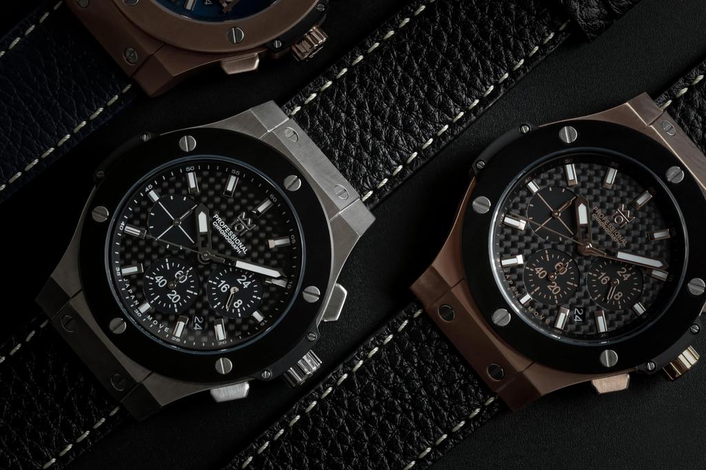 New Model [HYAKUICHI 101] Hyakuichi Wristwatch, 100m Water Resistant, Chronograph, Date Display, SilverBlack Carbon Fiber, Black Leather Strap