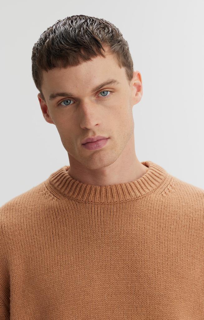 Round Neck Sweater M
