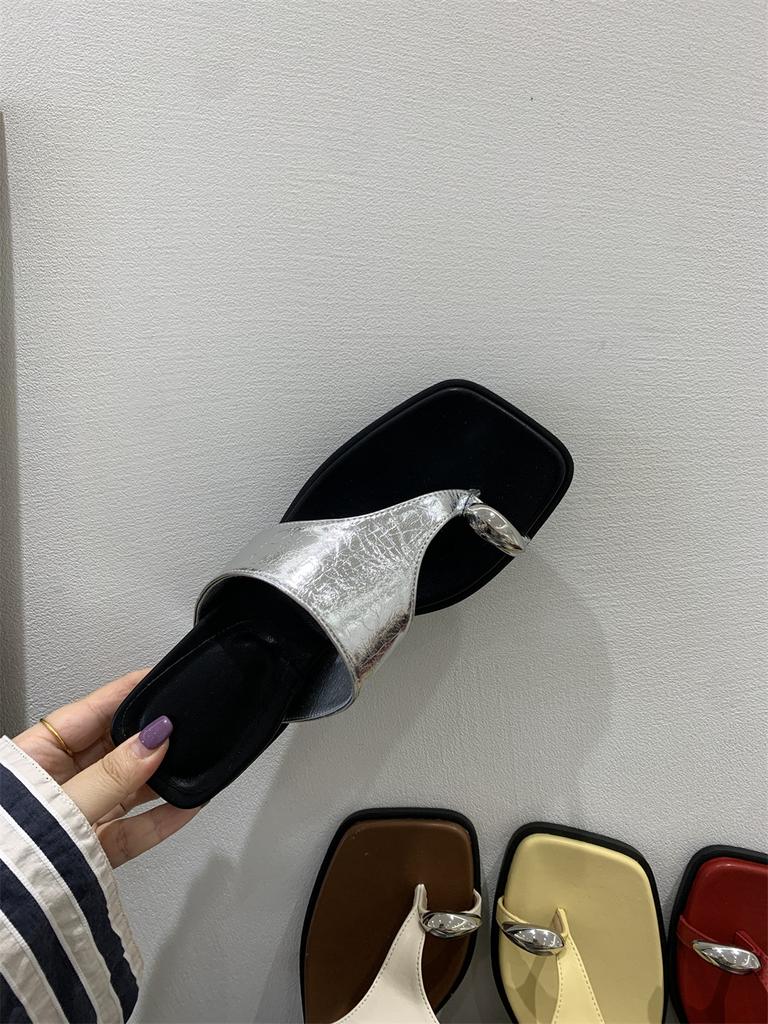 Тапочки на танкетке, сандалии-щипки, женская обувь, летняя обувь, пляжная обувь, серебристые сандалии, римские сандалии, женская обувь