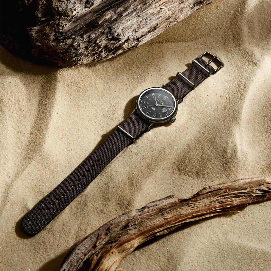 TIMEX Унисекс кварцевые наручные часы Weekender TW2W86100 Водонепроницаемость 5 АТМ Акрил Черный циферблат Латунь