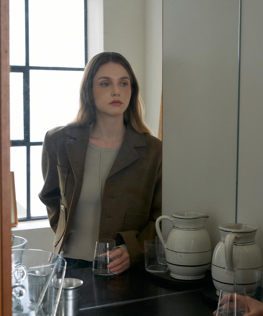 DEHEVE Herringbone Tailored Wool Crop Jacket [Camel]