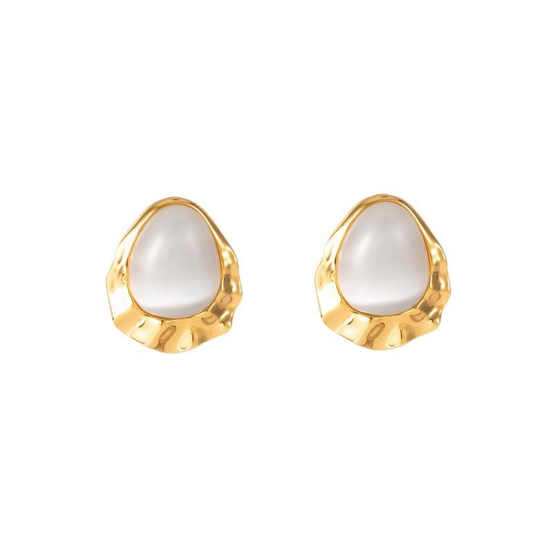 Gentle and clear opal stud earrings, simple and warm, high-end earrings, niche design, fashionable, daily versatile earrings