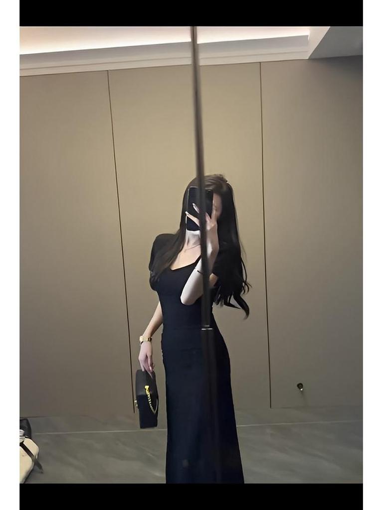 2025 Темпераментное французское приталенное летнее платье с разрезом - Женский сексуальный дизайн с коротким рукавом