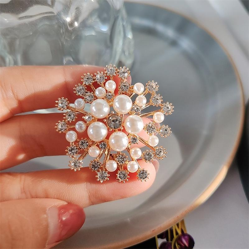 Large Rhinestone Simulated Pearl Snowflake Brooches Christmas Snow Brooch Crystal Pin Women Fashion Jewelry