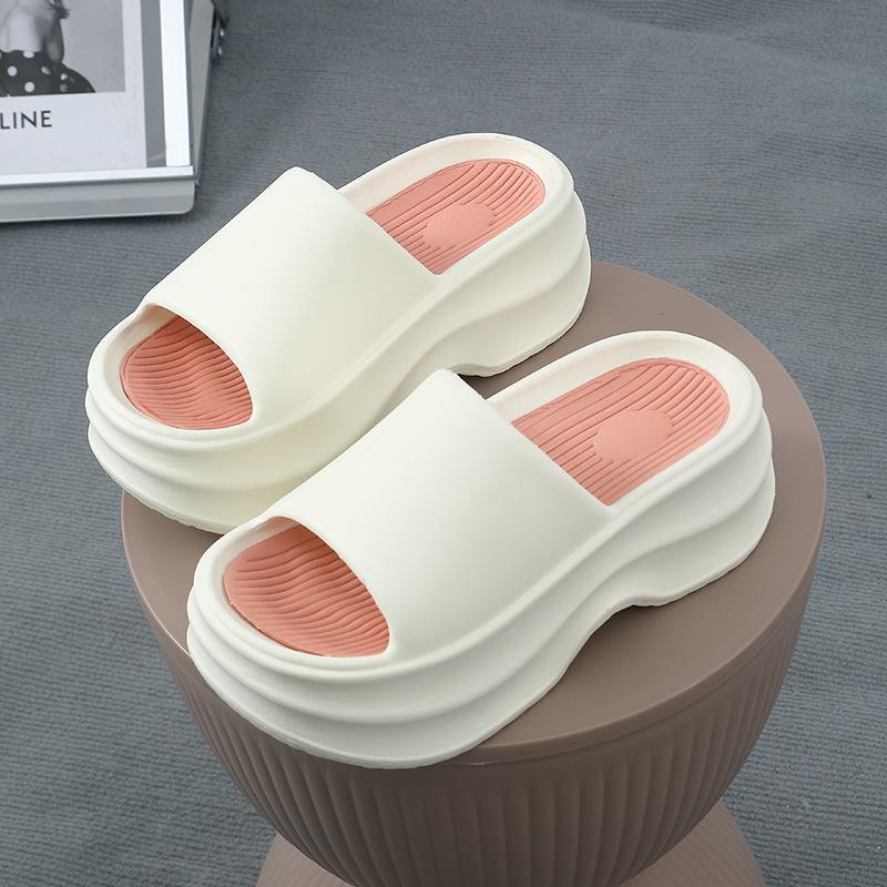 Новые летние женские сандалии на платформе, пляжные тапочки на каблуке, модные удобные шлепанцы на плоской подошве, уличная мягкая домашняя обувь с облаками
