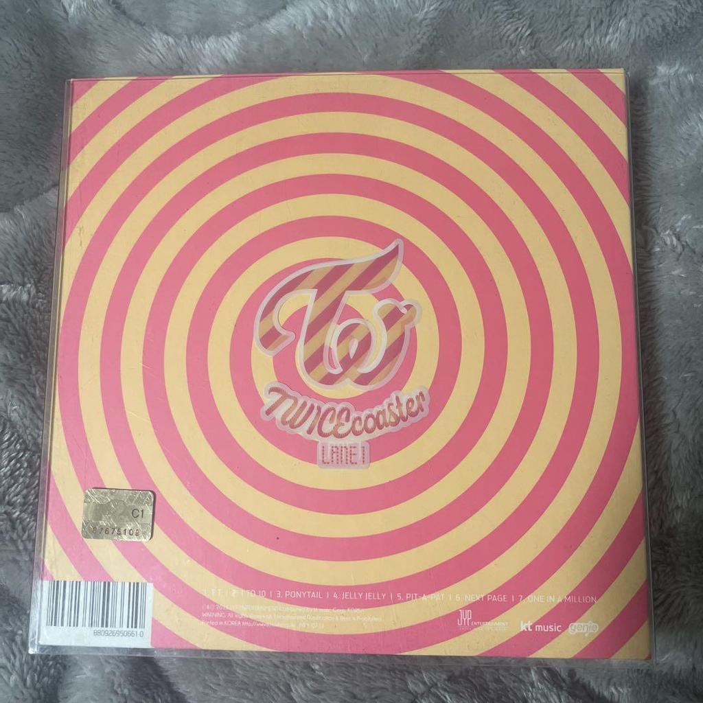 [Б/У] Альбом Twice с автографом Чэён