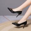 2024 Весна и осень Модные однотонные туфли на высоком каблуке с неглубоким носком и металлическим украшением