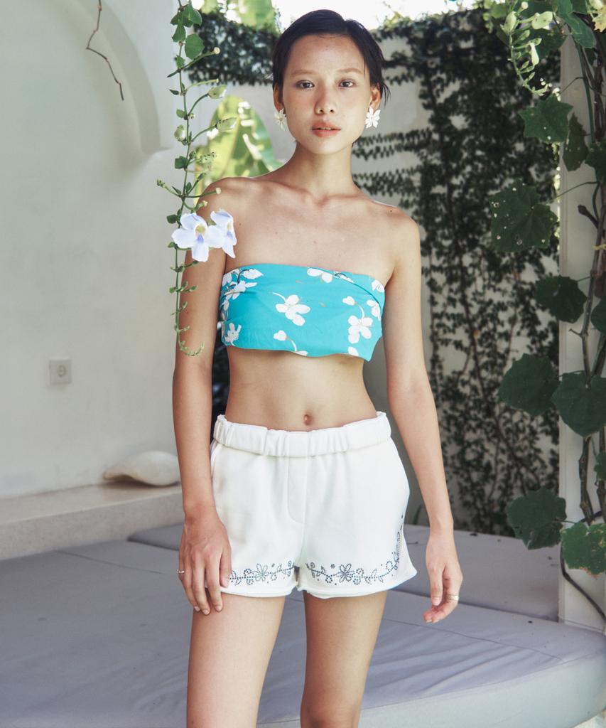 CENTAUR.KR Flower Needlework Hotfix Shorts_Ivory