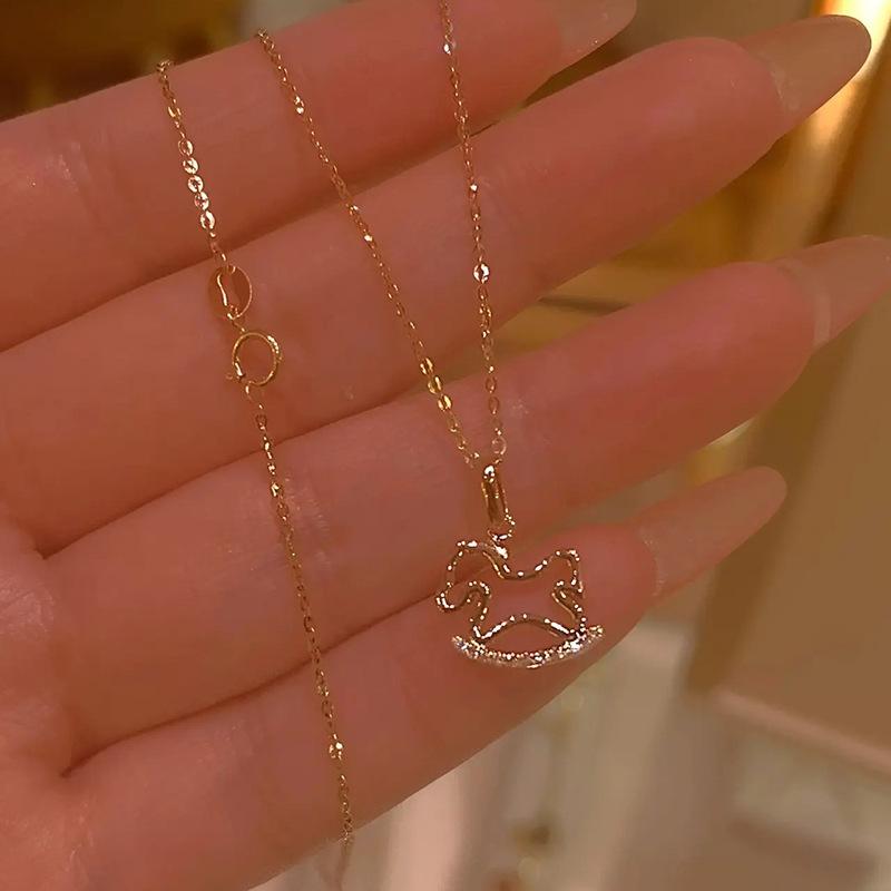 1/2Pcs Fashion Cute Shiny Zircon Hollowed-Out Wooden Horse Pendant Necklace For Woman Girls Collarbone Chain Jewelry Gift