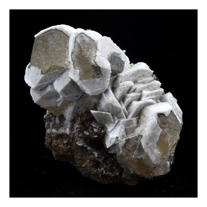 Pierres et Minéraux. Calcite. 214.0 ct. Les Bondons, Lozère, France.