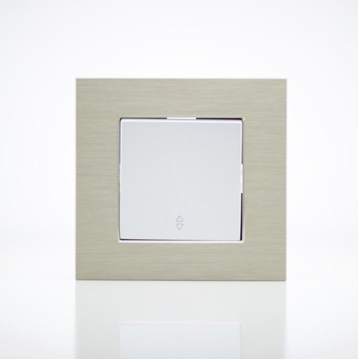 Plaque de finition métal bronze 1 poste 84x87x10mm