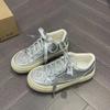 Летние женские блестящие низкие кроссовки, новые туфли на шнуровке, увеличивающие рост, на платформе для женщин, повседневная женская обувь для ходьбы