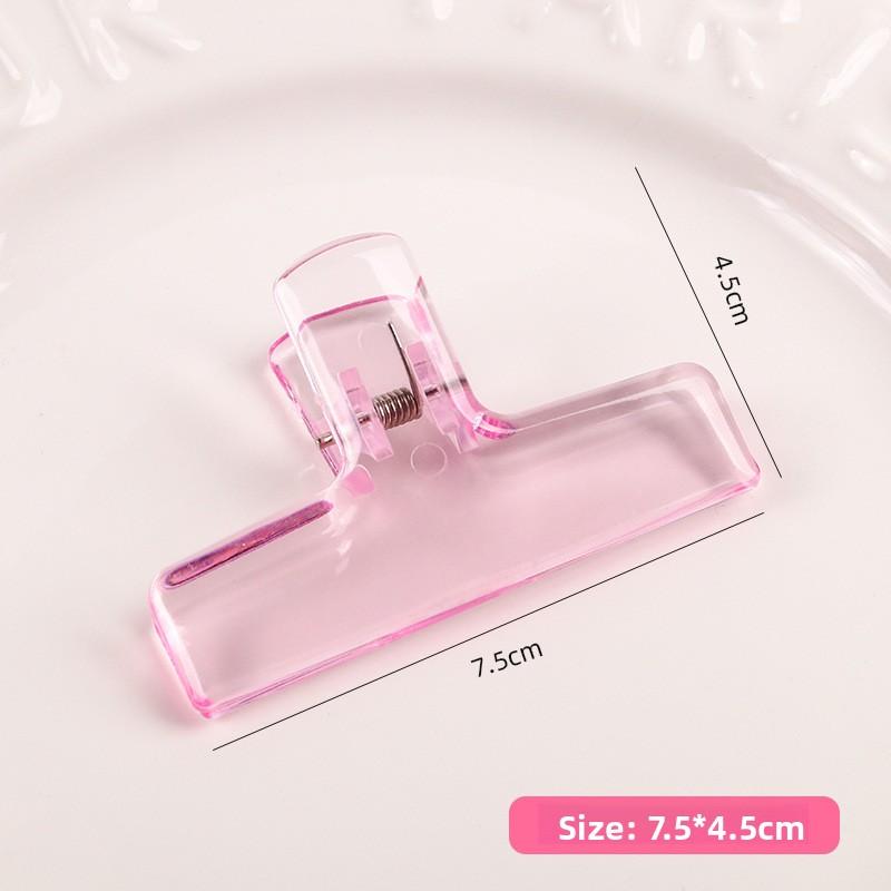 Зажим с длинным хвостом для хранения студенческих контрольных работ с высокой успеваемостью