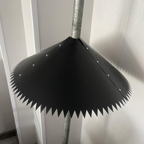 Защита от белок для столба кормушки для птиц Универсальная защита от белок с пружиной 19 дюймов Барьер от белок Останавливает белок для пастушьего крюка Домики для птиц