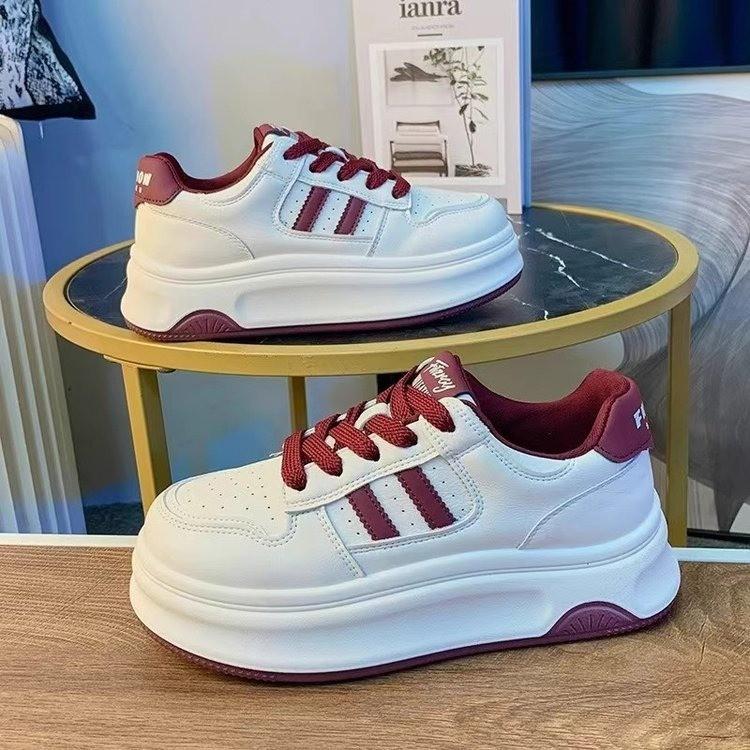 Маленькие белые туфли, женская мода, усиливающая мягкую подошву, женская обувь 2025 года, весна и осень, новые популярные, универсальные, на толстой подошве, для спорта и отдыха