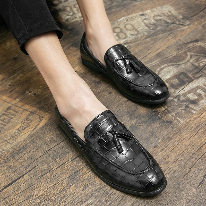 Fashion Summer Style Soft Moccasins Men Loafers High Quality Brand Fashion Leather Shoes For Men Flat Shoes Casual Gommino Driving Shoes