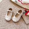 Девочки маленькие кожаные туфли осень новые детские мягкая подошва туфли-бини девочка младенец бант туфли принцессы маленькая девочка одинарные туфли