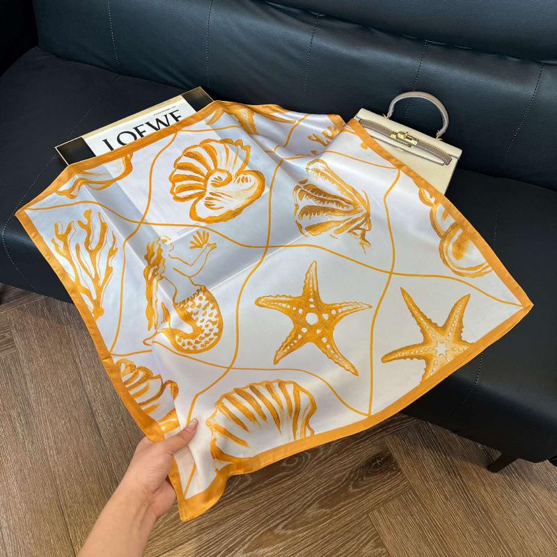 Retro silk scarves for women's new high-end accessories, neck small square scarf, scarf waist, fashionable and versatile, and gifts can be given.