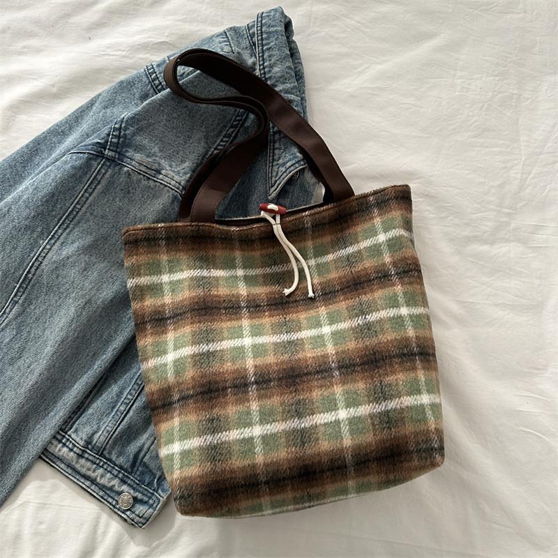 Trendy Plaid Woolen Tote Bag With Large Capacity For Women 2024 New Street Fashion