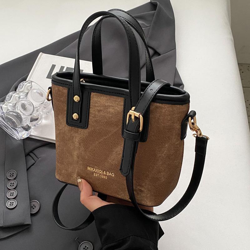 Нишевая высококлассная маленькая сумка женская 2025 новая модная и универсальная на плечо, сумка-мессенджер, модная супер-огненная портативная сумка-ведро