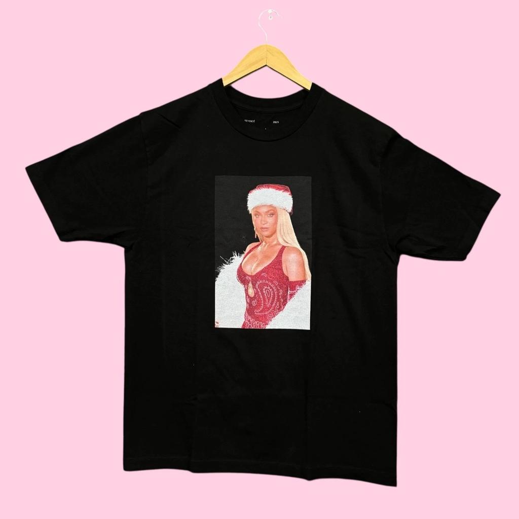Beyonce Cowboy Carter Holidayoncé Resting Sleigh Face Tee L