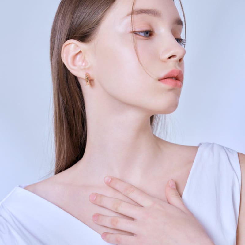 ELLE Jewelry 14K Square Cut One-Touch Earrings (Gold Pin) ELGPEE434