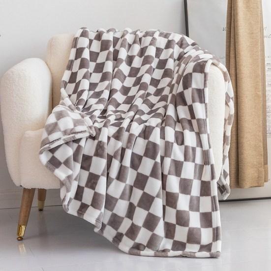 Throw Blanket Checkerboard Design Coldproof Polyester Bedroom Bed Winter Warm Flannel Blanket