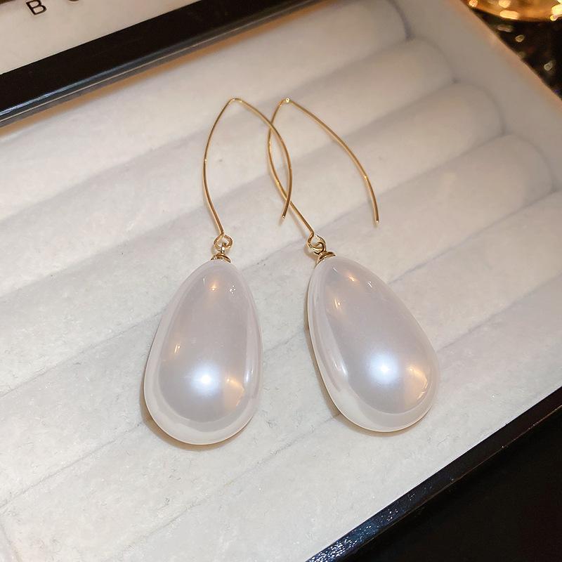 Элегантные серьги-крючки с искусственным жемчугом в форме капли: Вдохновленная Францией мода для разносторонних, изысканных женщин.