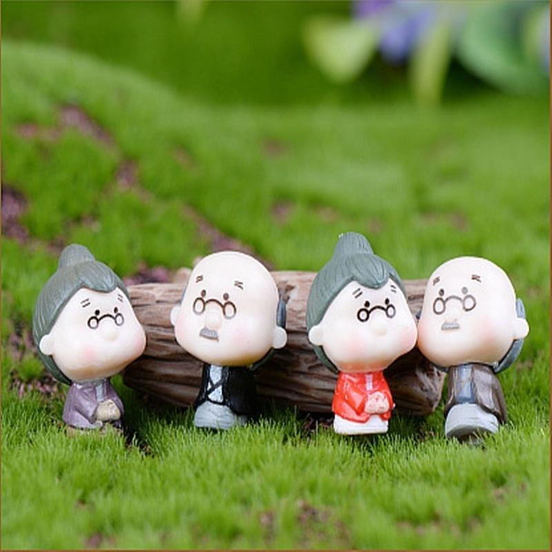 4pcs/set Mini Grandpa Grandma and Son Together Moss Micro Landscape Accessories Doll Combination DIY Ornaments