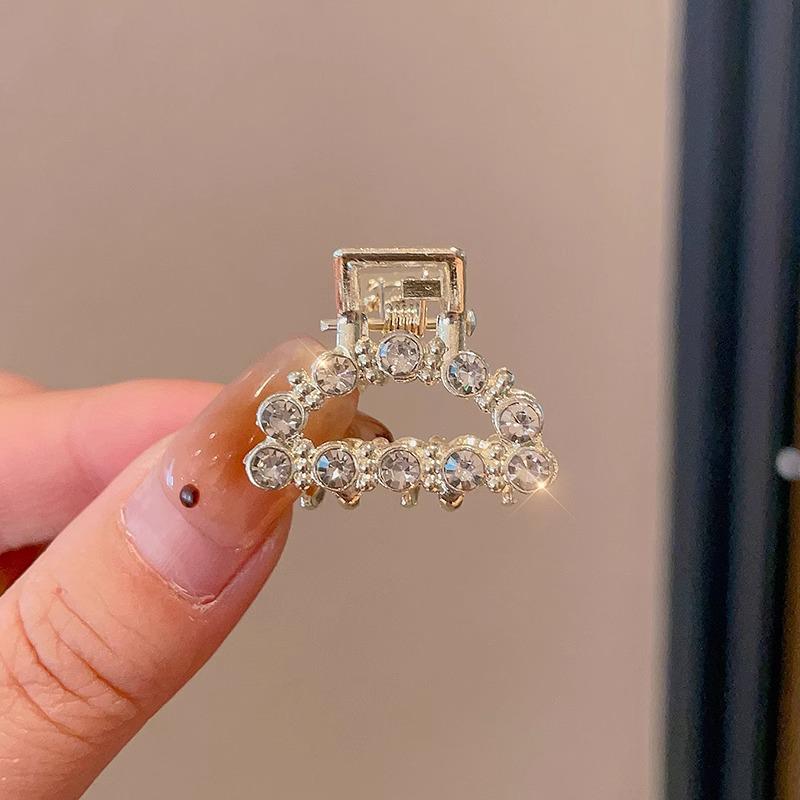 2025 Жемчужная заколка-краб для волос для женщин - Элегантный осенне-зимний аксессуар для волос для челки и боковых укладок