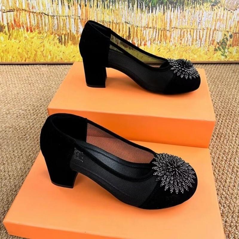 New Women's Shoes Soft Leather Black Light Work Shoes Low Top Round Head Thick Heel Women's Leather Shoes Handmade Beaded Mother Shoes