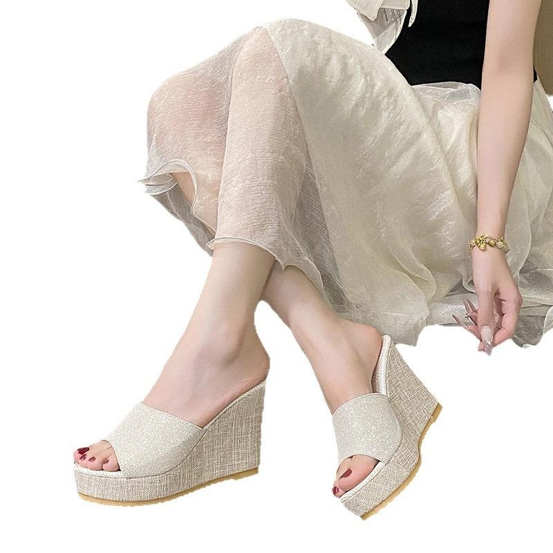 Тапочки на танкетке с открытым носком большого размера, летние новые, на толстой подошве, увеличивающие рост, тканевый верх, прохладные тапочки для женщин