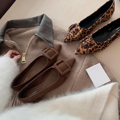 Овчина~ Мама-виноград того же темперамента остроносые кожаные туфли квадратная пряжка универсальные туфли с открытым верхом леопардовый принт плоская подошва женские