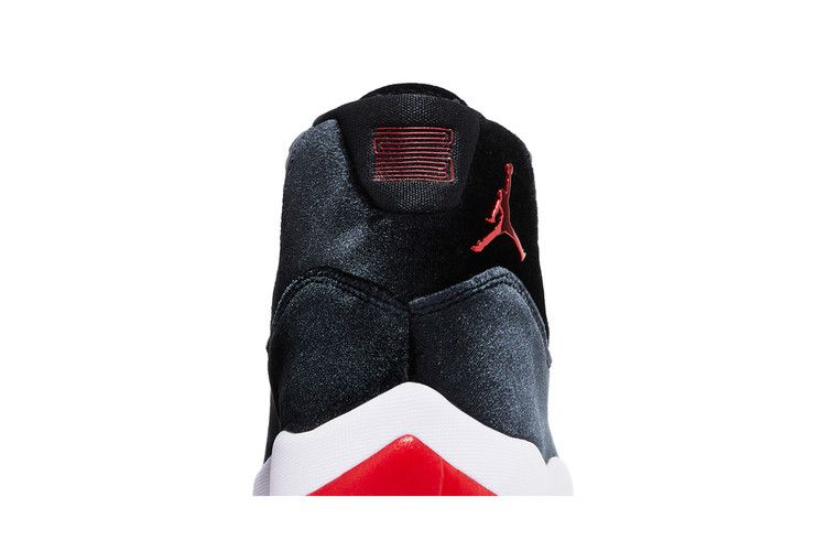 Женские кроссовки Jordan 11 Retro Bred Вельветовые (Женский) Черный/спортивный красный/белый