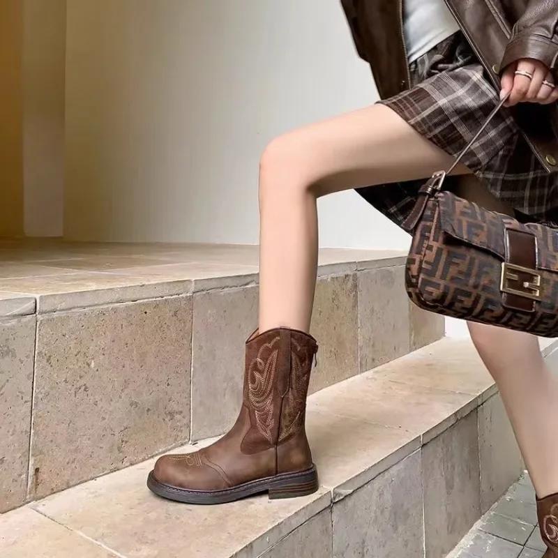 Мода 2024 года, новые высококачественные женские сапоги без застежек, модные вышитые современные сапоги, туфли до середины голени с квадратным носком для женщин Zapatos