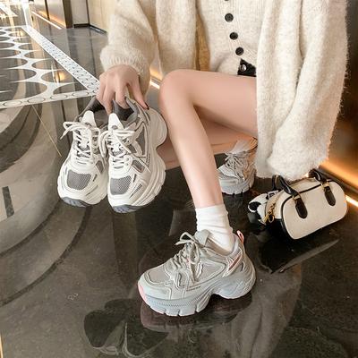 Кроссовки для пап на толстой подошве, весна 2025, новые, легкие, с мягкой подошвой, в стиле ретро, дышащие и не стесняющие движения ноги, повседневные сетчатые кроссовки