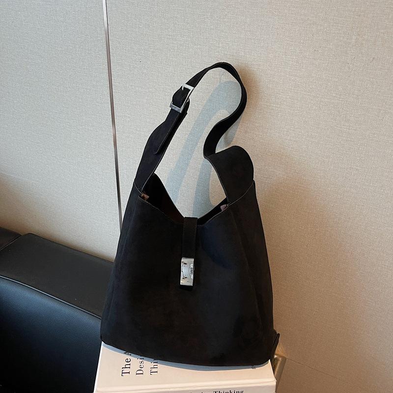 Простая сумка большой вместимости Новая женская сумка-багет через плечо для поездок на работу Повседневная замшевая сумка-ведро