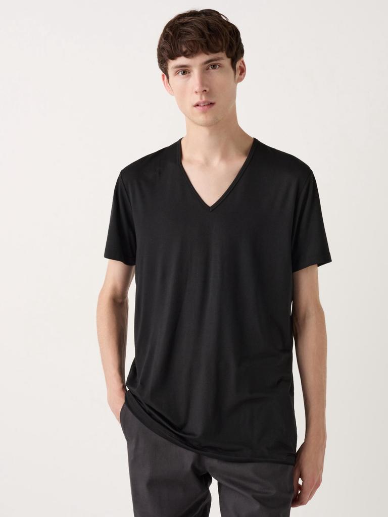 Uniqlo Japan HeaTTech V Neck T  shorT sleeVe 