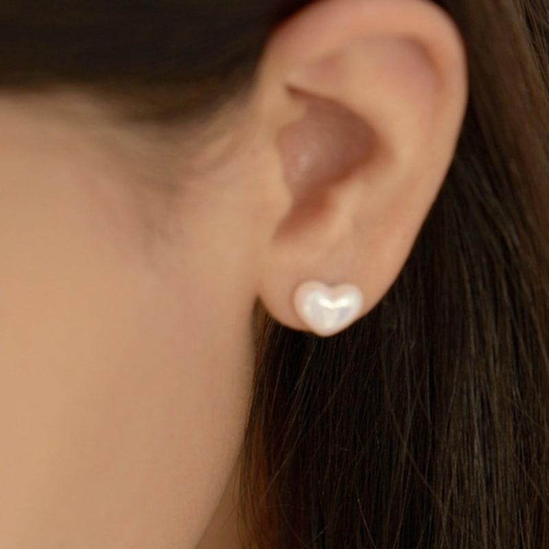 FANTASTIC PLANET mini pearl heart earrings