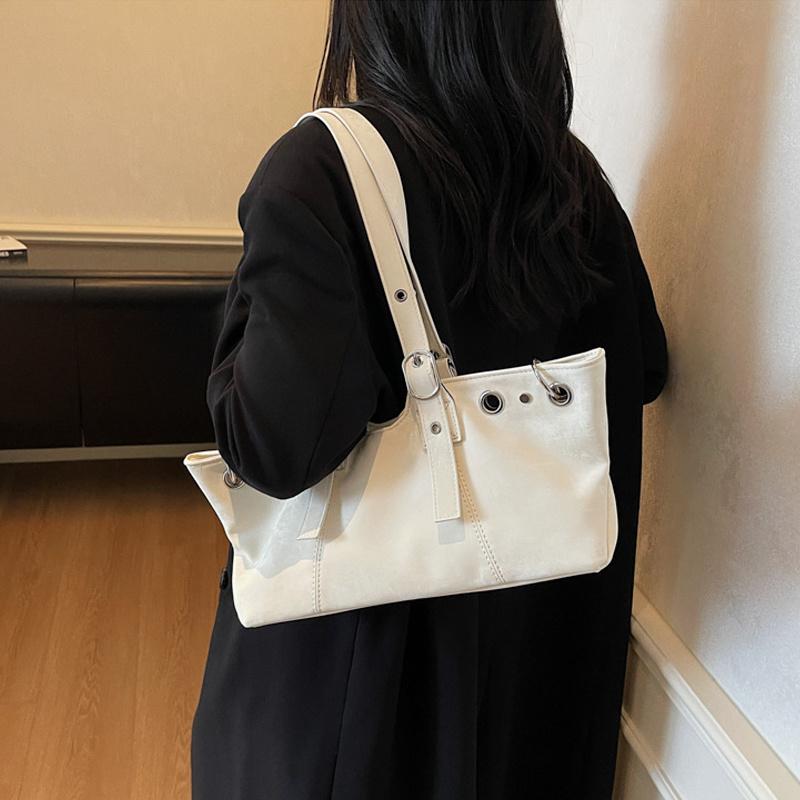 Полая заклепка Пряжка ремня Сумка-тоут через плечо под мышкой Большой вместимости Дизайнерская женская сумка-тоут Модная сумка для поездок на работу Сумка с верхней ручкой CLE